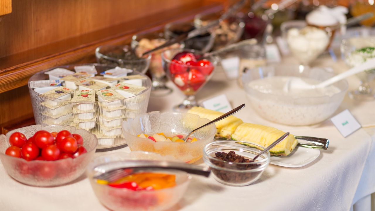 Buffet (8) Buffet (8)